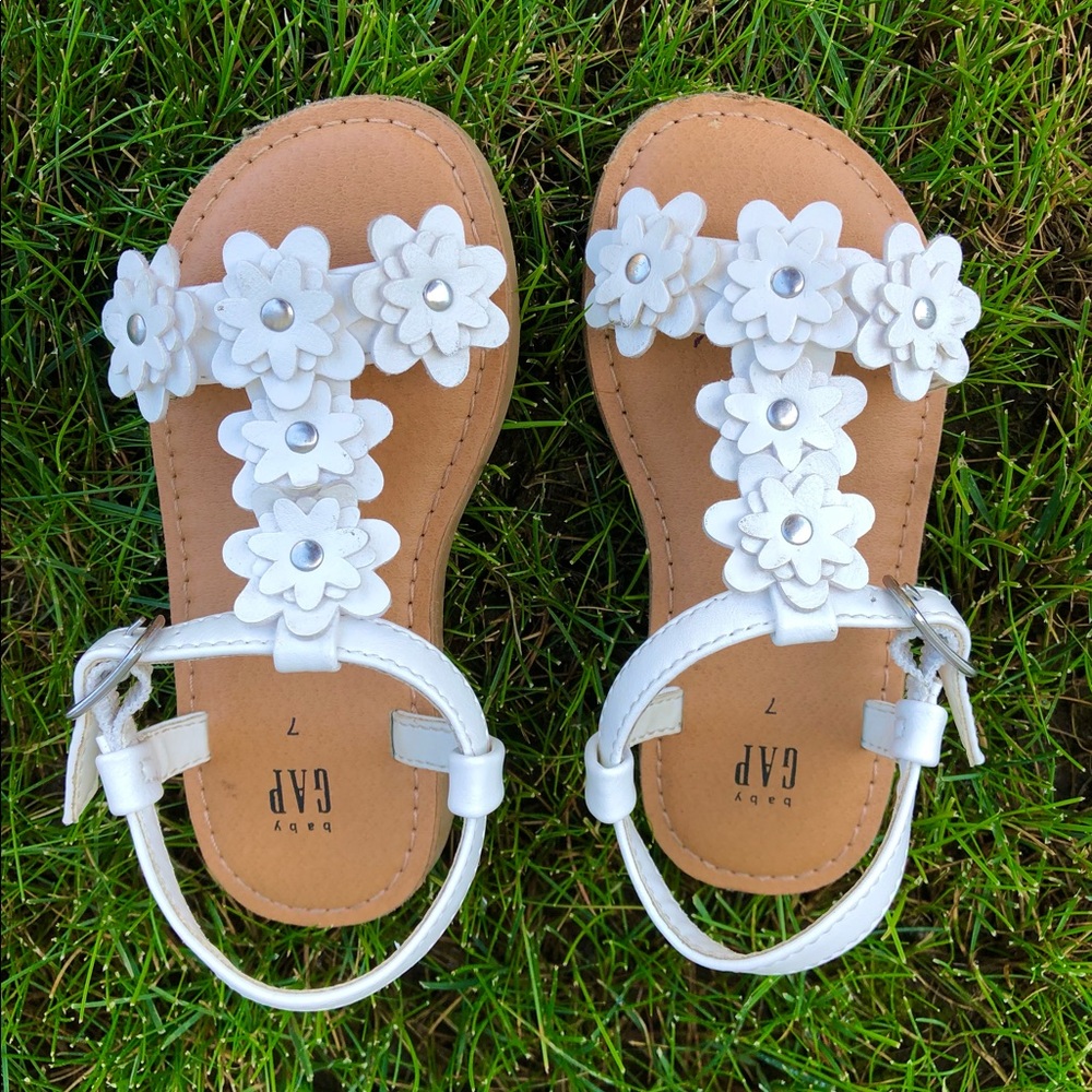 Baby Gap White Floral Sandals - Toddler Size 7